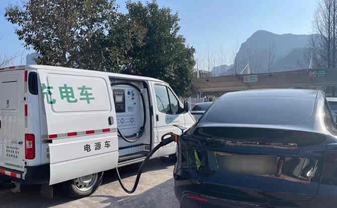 南明区汽车搭电